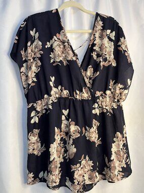 Torrid Size 0 Women's Black Floral Print Blouse with V-Neck and Elastic Waist